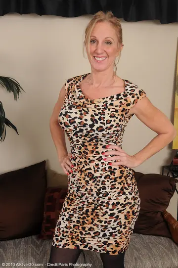 Busty Blonde MILF in Stockings Frees Tits and Spreads