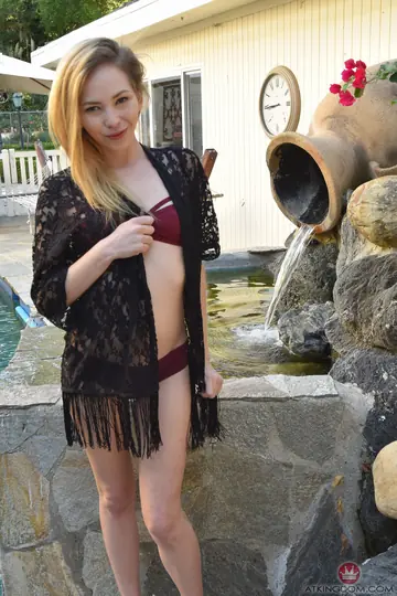 Angel Smalls – Petite Blonde in a Bikini Spreads Her Shaved Pussy and Pisses Outdoors