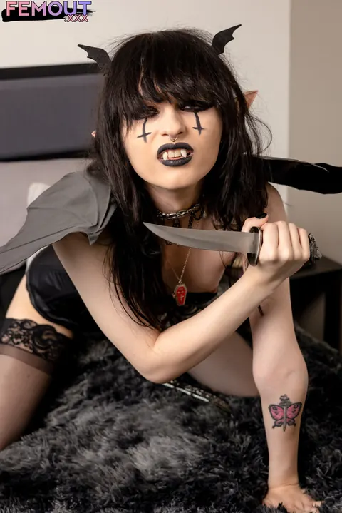 Tattooed Trans Woman in Stockings Uses a Dildo – photo 7 of 16
