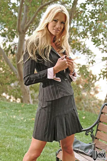 Jessica Drake – Blonde PAWG in Suit Jacket and High Heels Spreads Outdoors