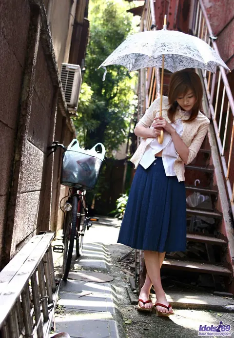 Japanese Woman Exposes Herself Outdoors Before Stripping Nude – photo 1 of 16