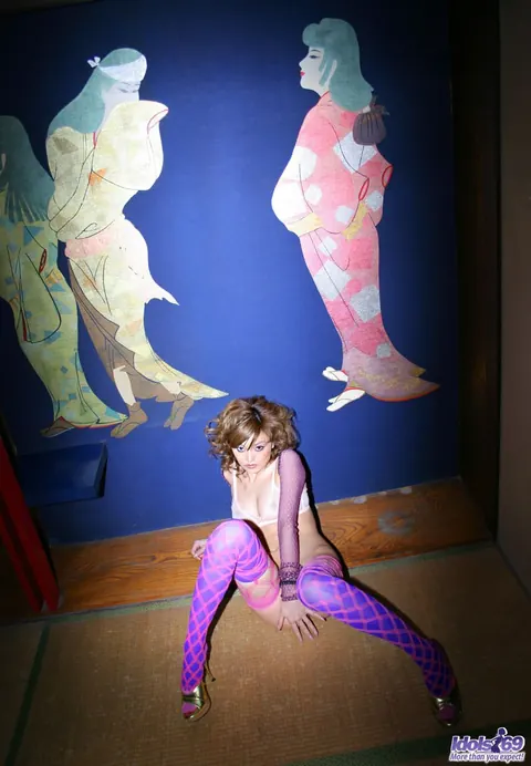 Japanese Woman Exposes Herself Outdoors Before Stripping Nude – photo 2 of 16