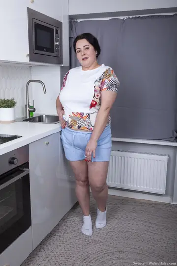 Mature Chubby Babe Undresses and Spreads Her Hairy Pussy
