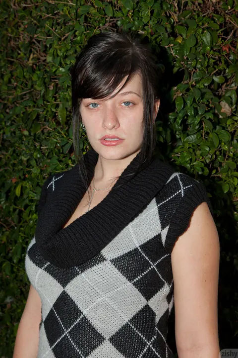 Hannah Kinney: Thick Brunette in a Dress Flashes Her Panties Outdoors – photo 6 of 11