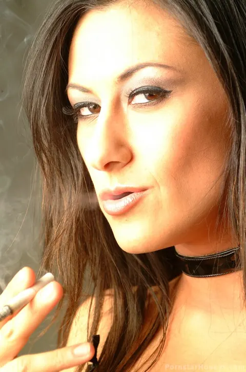 Alaura Eden: Brunette with Big Natural Tits Spreads in Lingerie and Heels – photo 3 of 15
