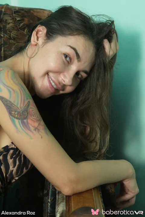 Alexandra Roz: Busty Tattooed Woman Fingers Herself and Spreads Wide – photo 3 of 21