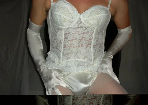 Trans Woman Pulls Her Panties Aside and Poses – photo 9 of 14