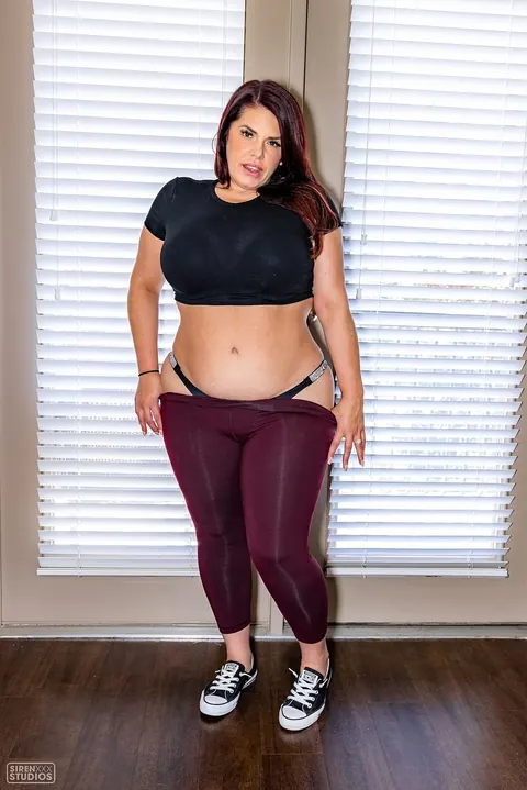 Jessica Jax: Chubby Redhead MILF in Yoga Pants Shows Off Her Big Tits and Ass – photo 7 of 20