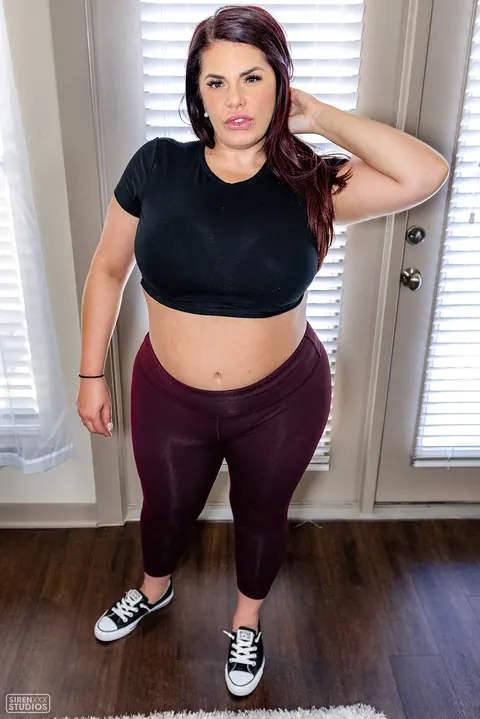 Jessica Jax: Chubby Redhead MILF in Yoga Pants Shows Off Her Big Tits and Ass – photo 5 of 20