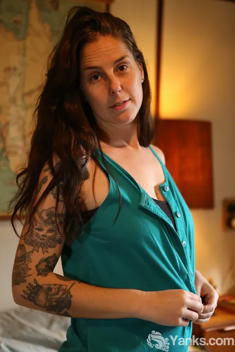 Tattooed MILF Frees Her Hairy Bush from Panties on the Bed – photo 3 of 15