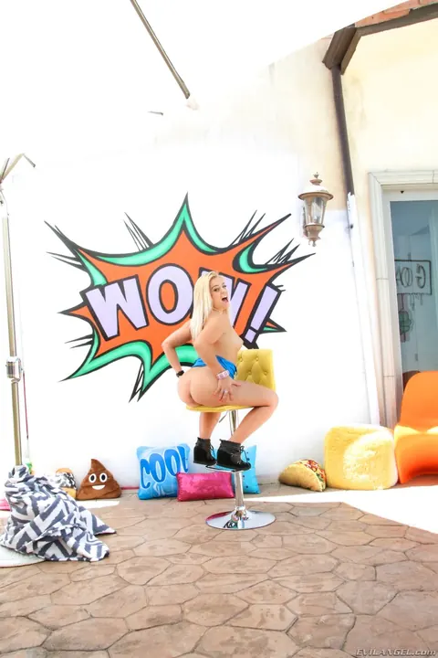 Kenzie Green: Blonde PAWG Pulls Panties Aside in Shorts on a Chair – photo 7 of 15