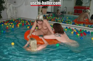 Lindsay Love – Slim Blonde MILF Fucks Her Man by the Pool