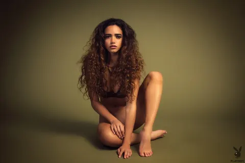 Petite Mexican Beauty Poses in Glamour Compilation – photo 15 of 19