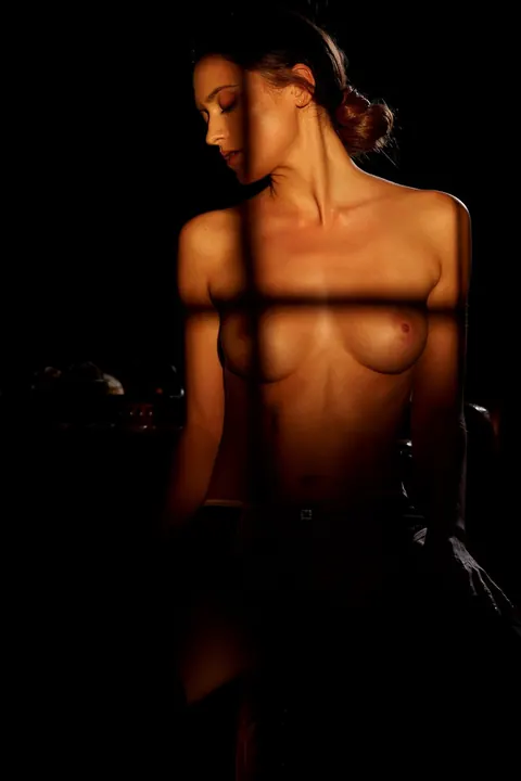 Deanna Greene: Brunette Strips Nude Posing Her Natural Tits – photo 15 of 21