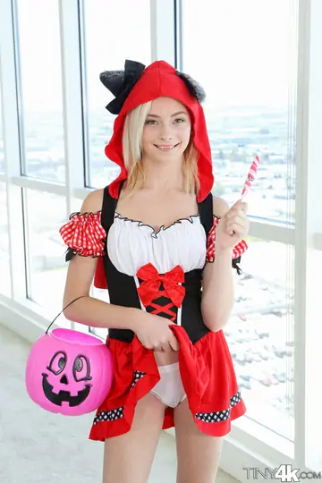 Skinny Blonde Spreads Her Pussy in a Halloween Costume
