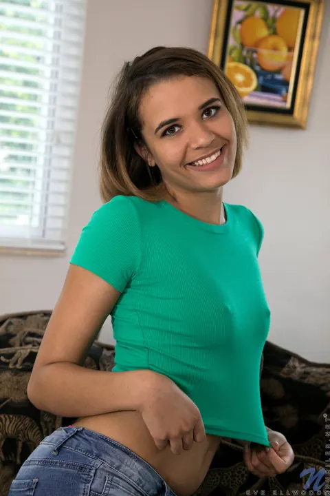 Eve Ellwood: Tall Brunette with Hairy Pussy Spreads on the Sofa – photo 3 of 20