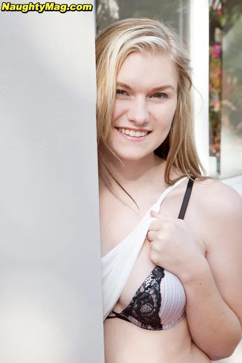 Cassidy Ryan: Blonde Amateur Reveals Her Natural Tits Outdoors in a Bikini – photo 9 of 16