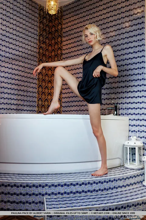Paulina Pace: European Blonde Strips and Spreads in the Bathroom – photo 1 of 18