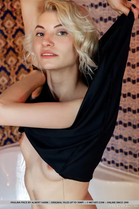 Paulina Pace: European Blonde Strips and Spreads in the Bathroom – photo 7 of 18