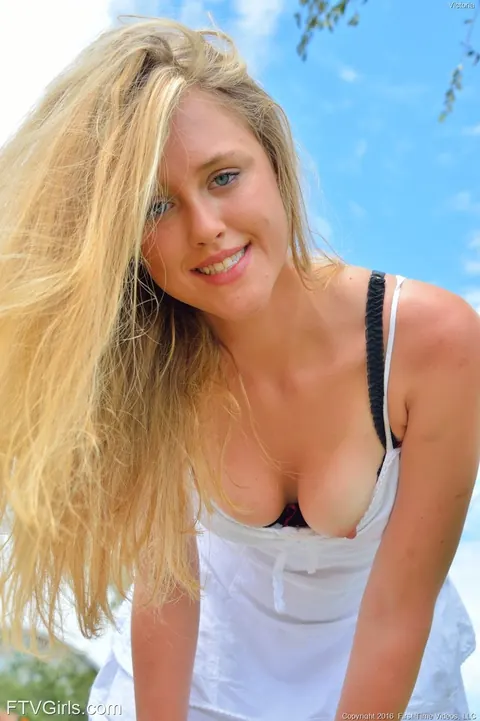 Slim Blonde Lifts Her Dress and Flashes Outdoors – photo 15 of 21