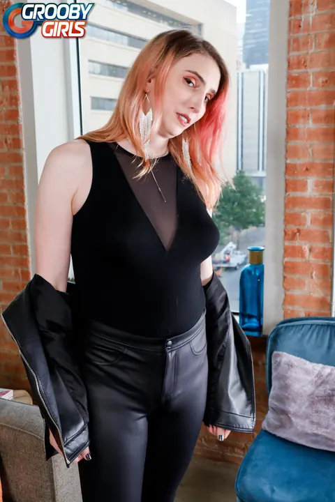 Redhead Trans Woman Poses Nude and Reveals Her Body – photo 3 of 16