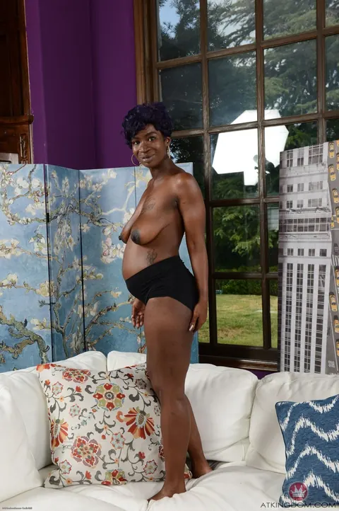 Pregnant Ebony Woman Spreads Her Pussy and Ass – photo 3 of 16