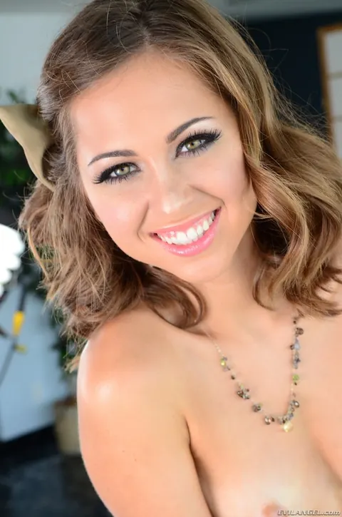Riley Reid: Petite Curly Brunette Sucks Cock Outdoors – photo 12 of 19