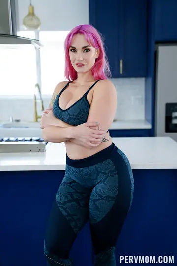 Siri Dahl – Tall Curvy MILF Sucks Cock POV and Takes a Facial