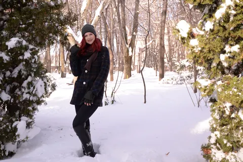 Redhead Strikes Poses Outdoors While Staying Clothed – photo 13 of 17