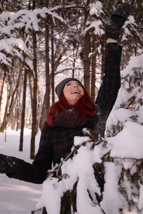 Redhead Strikes Poses Outdoors While Staying Clothed – photo 5 of 17
