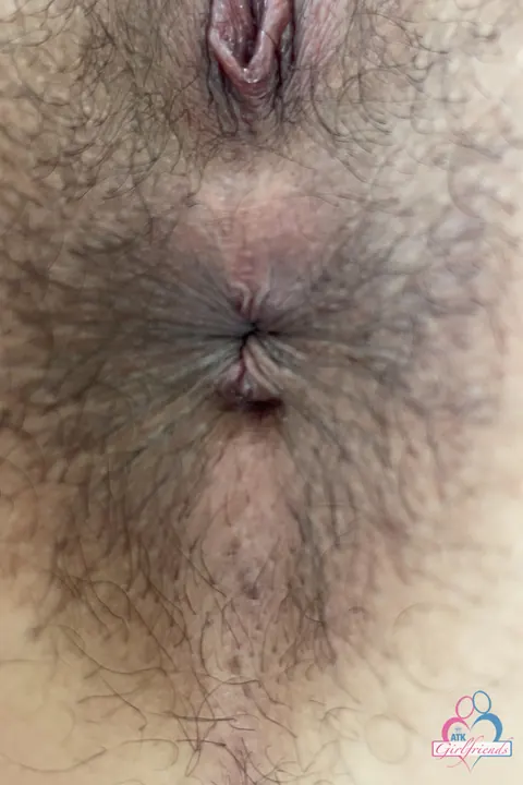 Hairy Women Kiss and Spread Their Pussies – photo 14 of 21