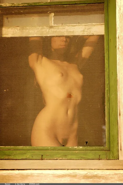 Woman Arches Back for Glamour Gallery – photo 4 of 21