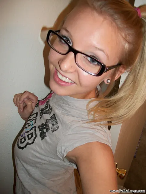 Elle Blue: Petite Blonde in Glasses Takes Mirror Selfies Spreading – photo 2 of 16