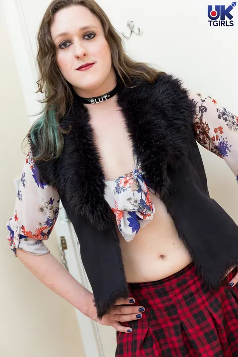 Trans Woman Poses Nude and Reveals Anal Opening – photo 1 of 16