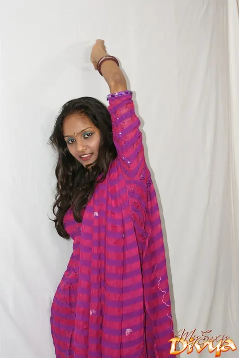 Indian Woman Strips Out of Her Traditional Outfit – photo 2 of 12