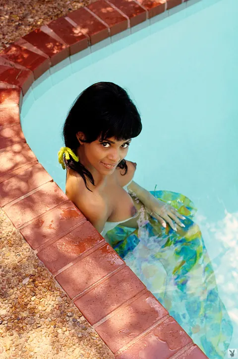 Jean Bell: Ebony MILF with Short Hair Flaunts Her Natural Tits – photo 5 of 16