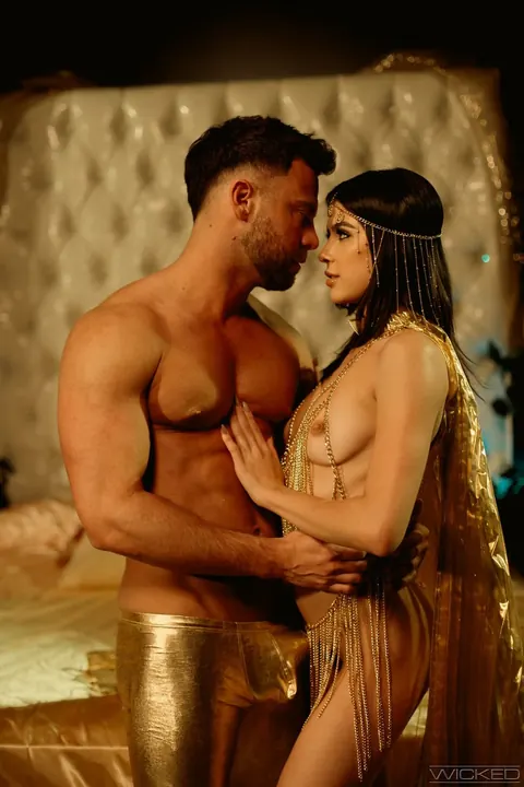Kylie Rocket: Brunette PAWG Fucks a Muscular Guy in the Bedroom – photo 12 of 21