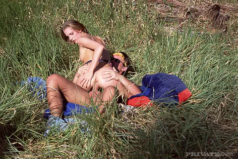 Petra Short: Tall Thick MILF Fucks Outdoors in High Grass – photo 11 of 16