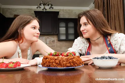 Janyk Brones: Curvy Brunette Lesbians Lick and Finger in the Kitchen – photo 6 of 21
