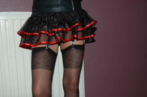 Kyra Nylons: Brunette MILF Poses in Stockings and Heels Then Strips Naked – photo 4 of 15