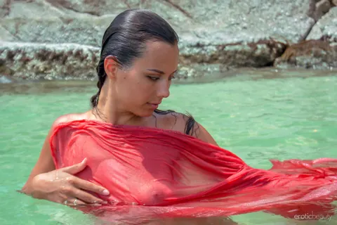 Nov Lera: European Brunette Strips Nude and Spreads on the Beach – photo 6 of 16