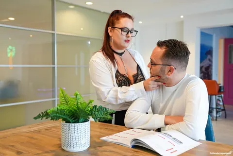 Thick Brunette MILF in Glasses Gets a Facial in the Office – photo 4 of 21