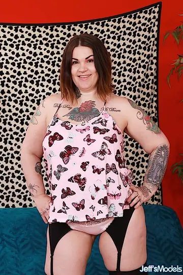Mature BBW Reveals Stockings and Boots Then Spreads
