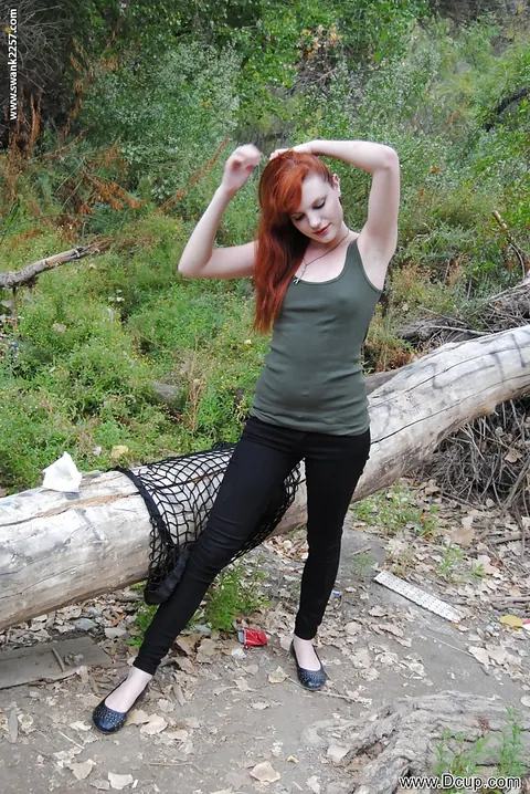 Felicia Davies: Redhead PAWG Reveals Her Tits and Ass in the Forest – photo 3 of 16