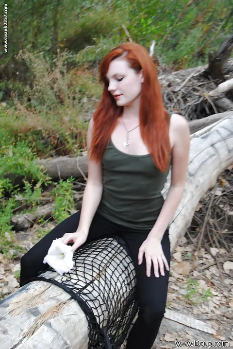 Felicia Davies: Redhead PAWG Reveals Her Tits and Ass in the Forest – photo 2 of 16