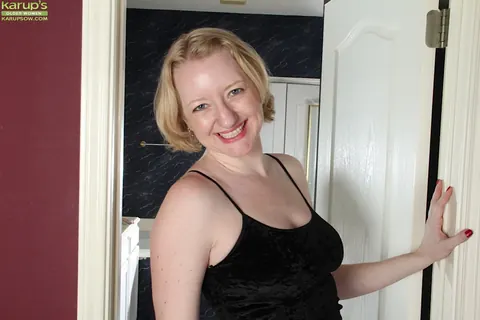 Anya Volcov: Mature Blonde PAWG Unleashes Big Natural Tits – photo 1 of 16