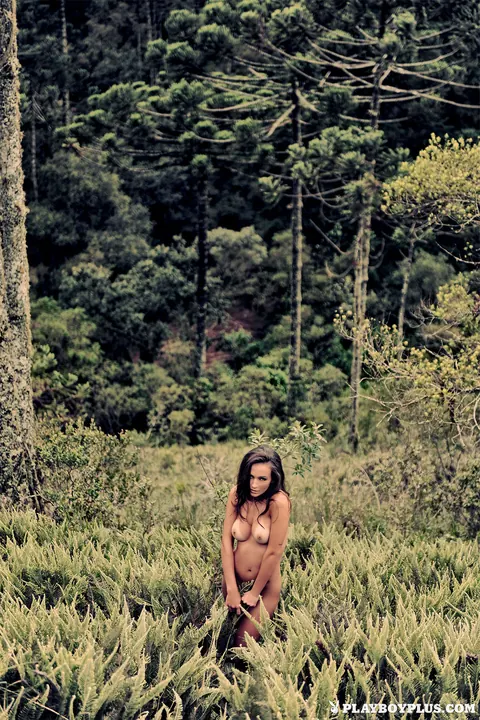 Bianca Borba: Tanned Brazilian MILF Spreads Her Pussy in the Forest – photo 8 of 16