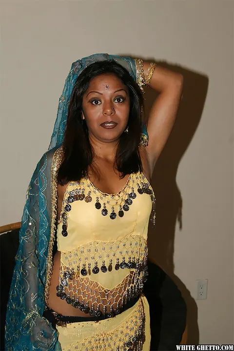Thick Indian Babe Strips Out of Her Bikini and Spreads Her Hairy Pussy – photo 1 of 16