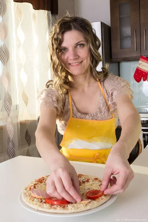 Hairy PAWG Bares All and Spreads Wide on the Kitchen Counter – photo 1 of 16