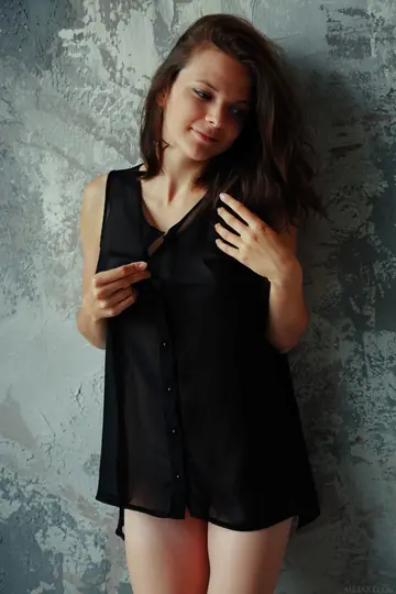 Brunette with Natural Tits Poses Nude and Turns to Show Her Figure